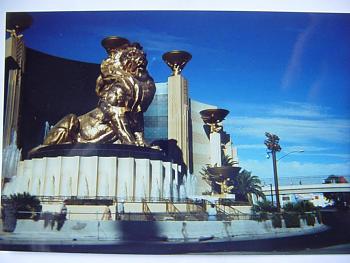 Guess this city-giant-lion.jpg