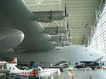 Reno Air Races-spruce_goose_righthand_wing_with_enjins.jpg